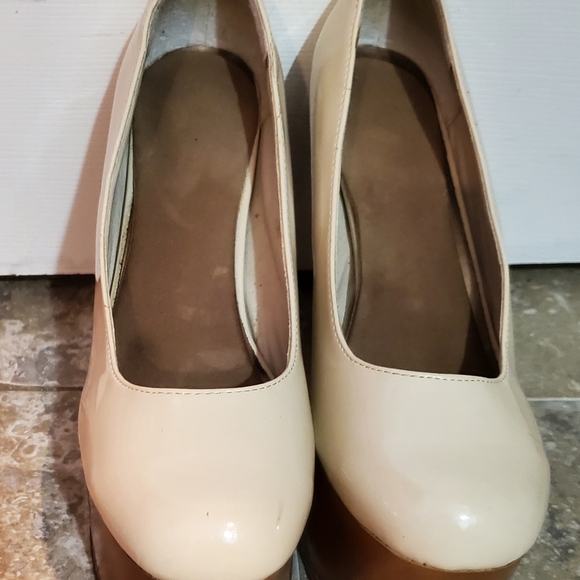 Shoes - Picture 4 of 4